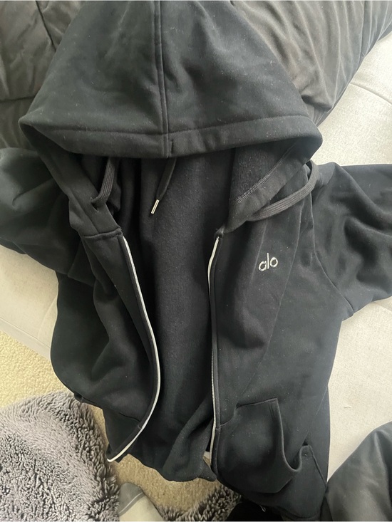 ALO Yoga Other - ALO Yoga Black Hoodie with Interior Tag